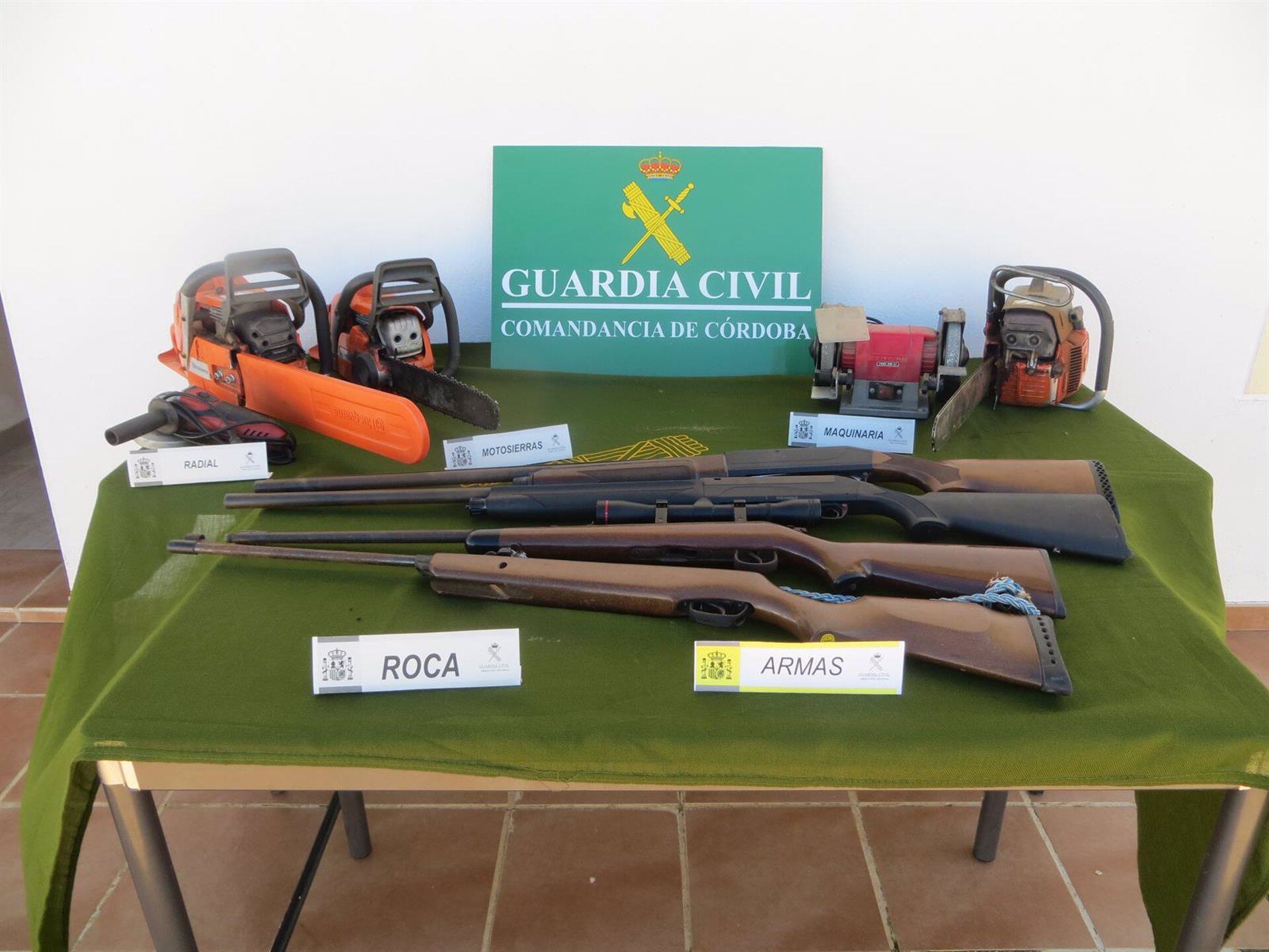 Armas incautadas en el caso de un robo en un cortijo de Cardeña