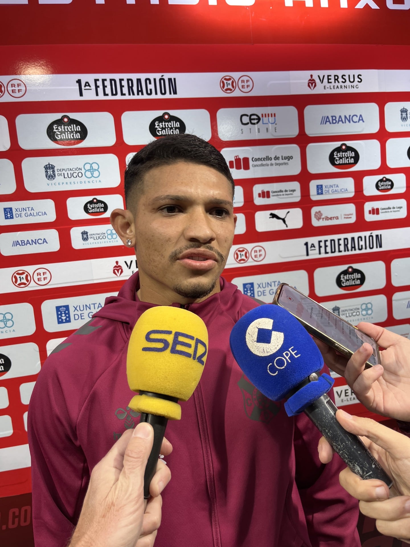 Fabricio Assis, en la zona mixta del Anxo Carro tras el Lugo-Tenerife.