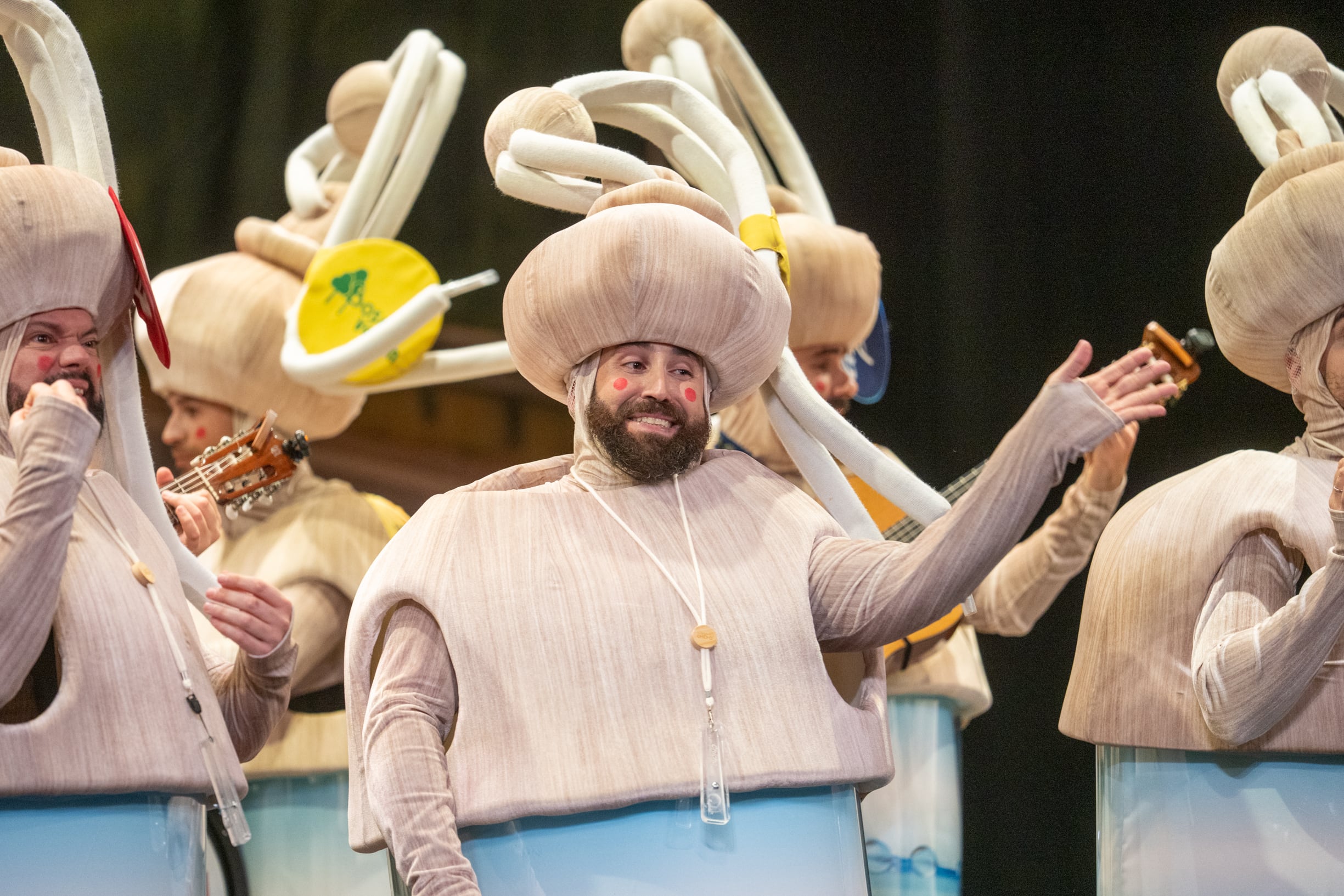 Chirigota: Cariño... ¡Vaya ambientazo!