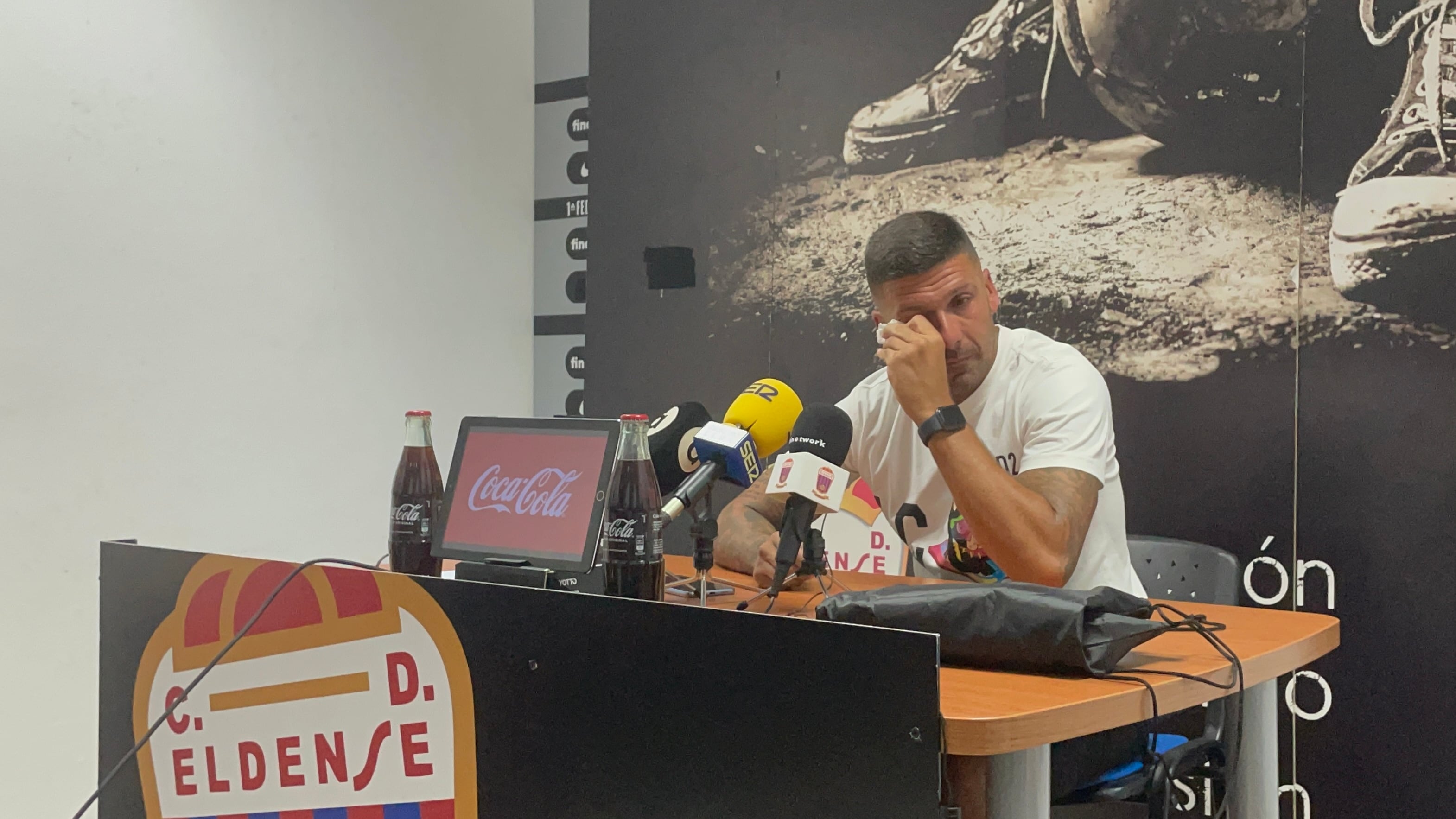 El capitán se despide del Eldense en una emotiva rueda de prensa