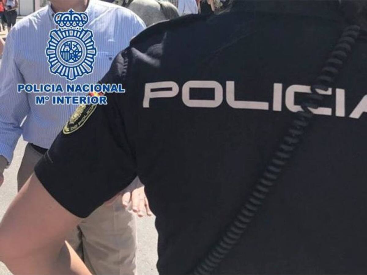 Le clava un destornillador en la cara para robarle el teléfono móvil