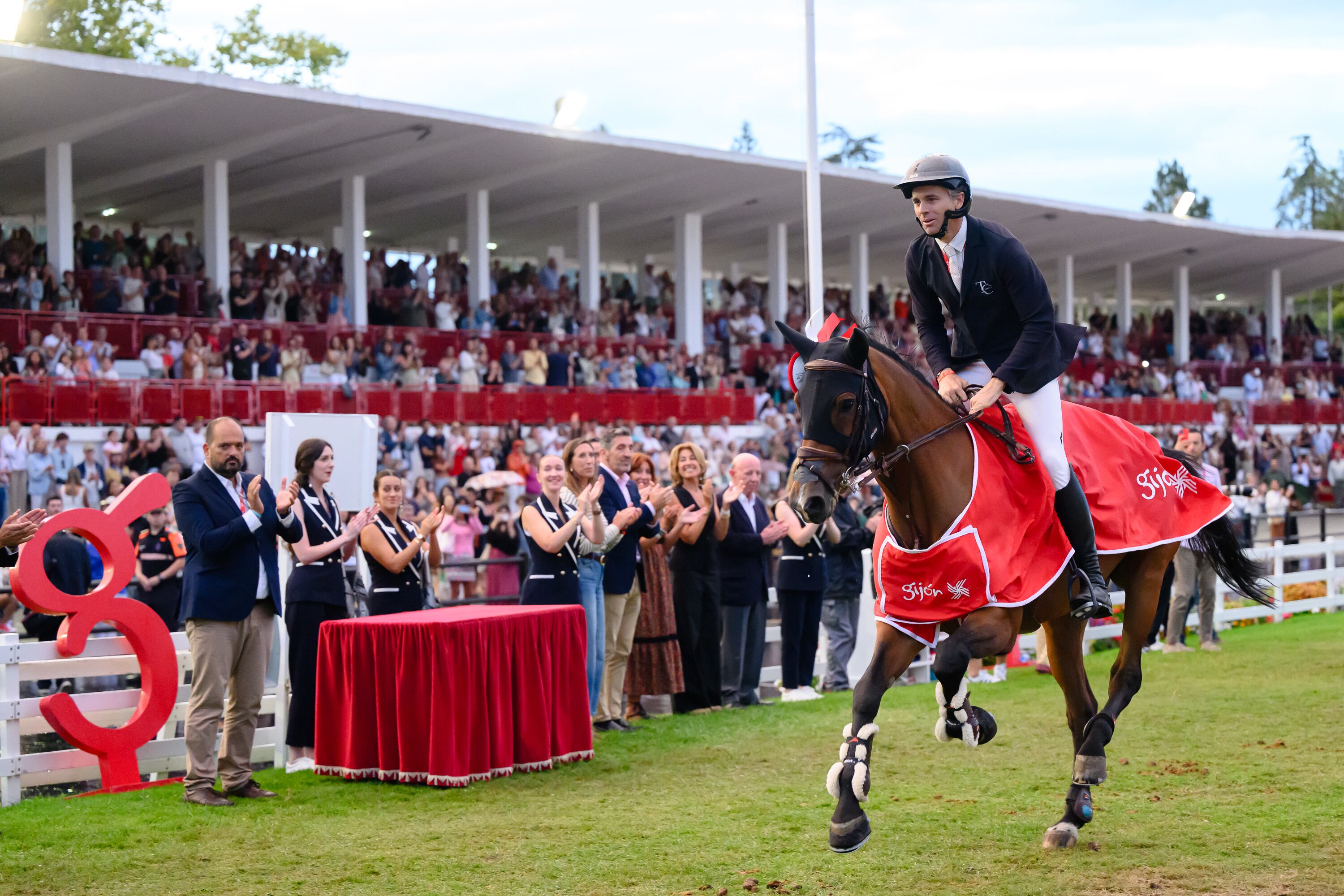 Oliver Lazarus, ganador del Gran Premio de Gijón