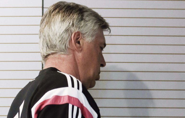 Ancelotti se marcha de la sala de prensa de Valdebebas