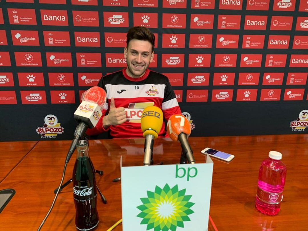 Pol Pacheco en sala de prensa