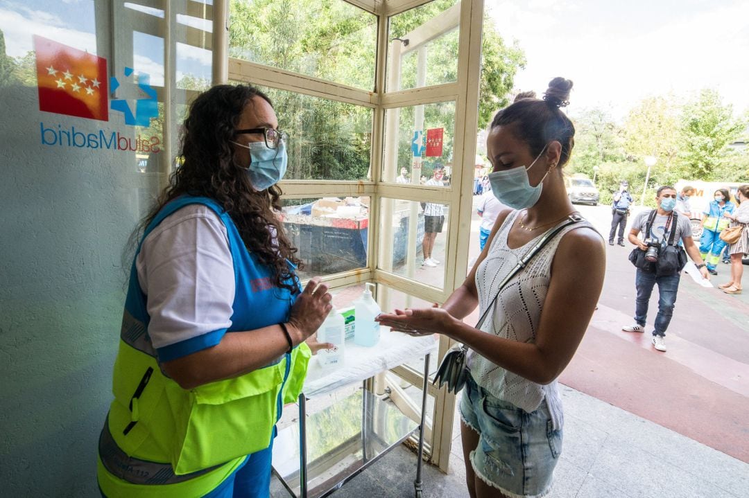 Dispositivo para la realización de pruebas PCR la semana pasada en el Centro de Salud Federica Montseny, para población de entre 15 y 49 años y destinado a la detección precoz de coronavirus en personas asintomáticas.