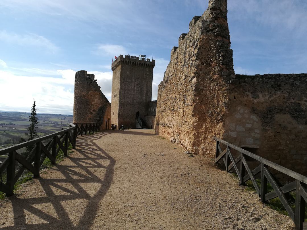 El castillo de Peñaranda de Duero es uno de los enclaves más atractivos del turismo interior de esta comarca