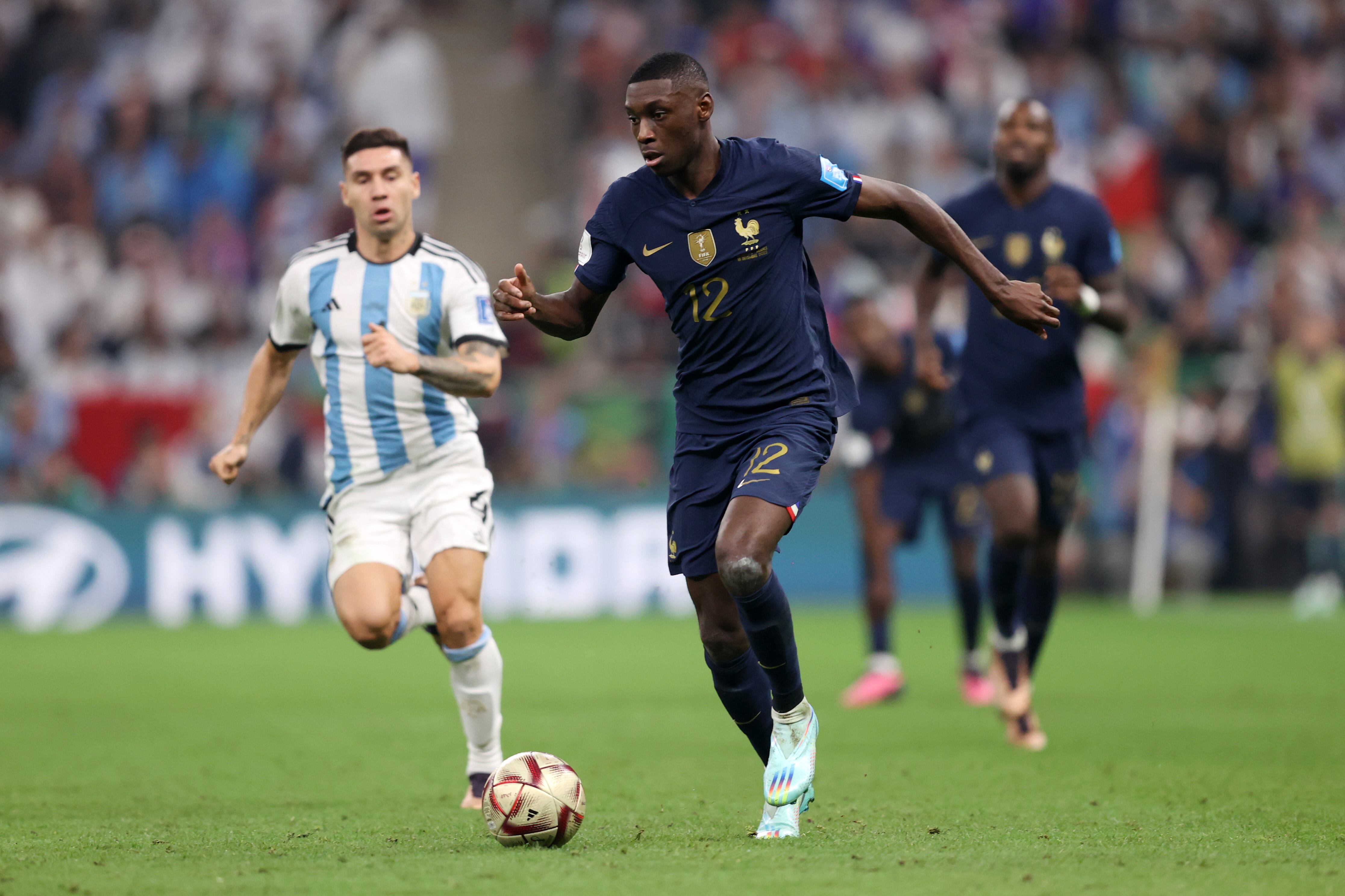 Kolo Muani controla el balón en la final del Mundial de Qatar.