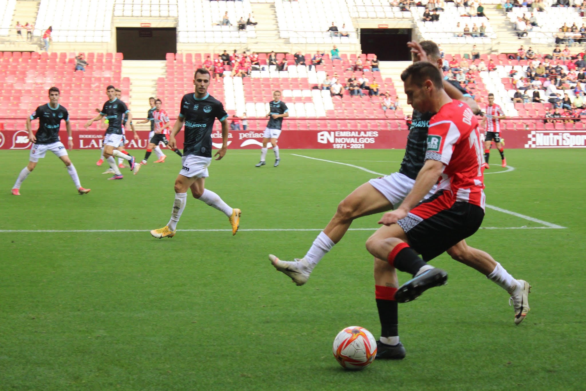 El último derbi entre ambos equipos con la UD Logroñés como local terminó con la victoria de la SD Logroñés por 0-1 / UD Logroñés