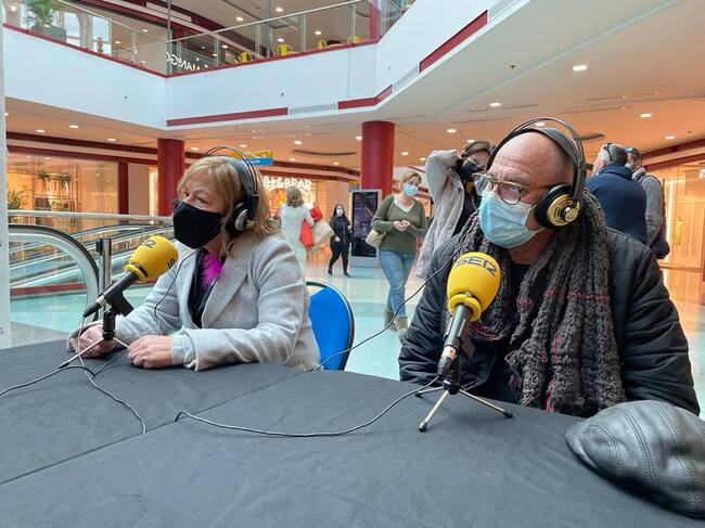 Ana Rosa Meana, presidenta ACCA y Pepe de la Paz (autor algecireño).