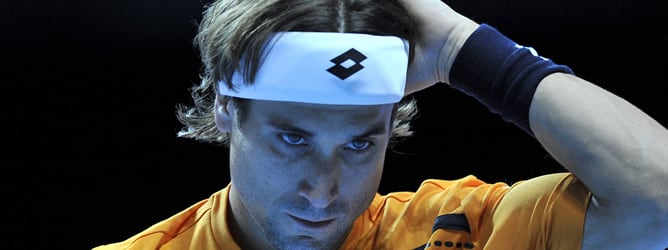 El español David Ferrer se lamenta tras perder un punto ante el tenista sueco Robert Soderling en la segunda prueba de ambos en la liguilla inicial de las Finales de la ATP, en Londres, hoy, martes, 23 de noviembre de 2010