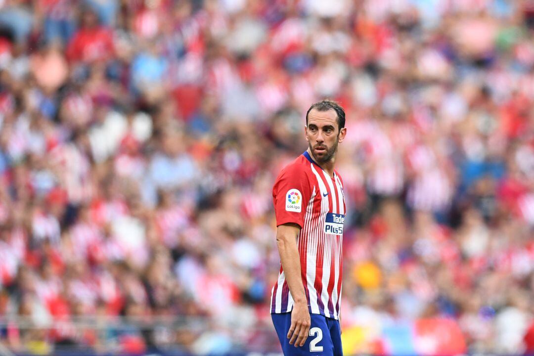 Diego Godín durante el encuentro ante el Sevilla en el Wanda