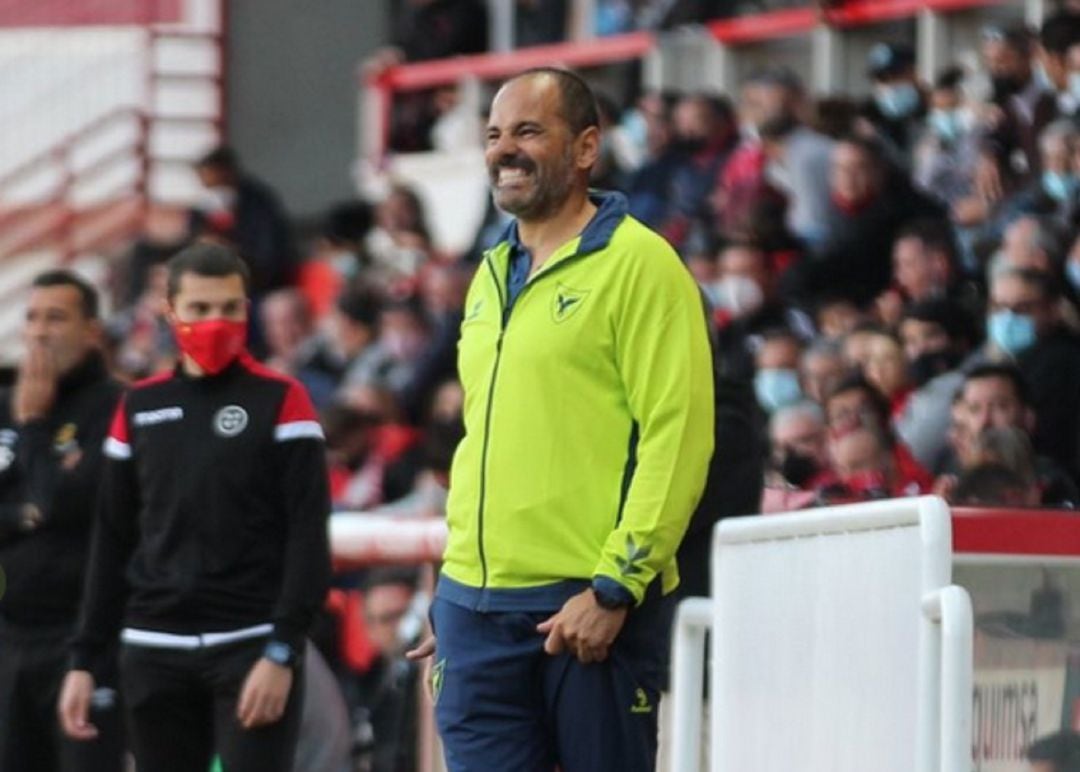 Salva Ballesta en su estreno como técnico del UCAM