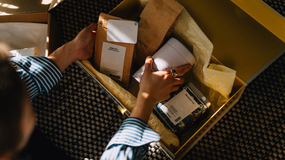 La diversión de comprar a ciegas paquetes sin abrir