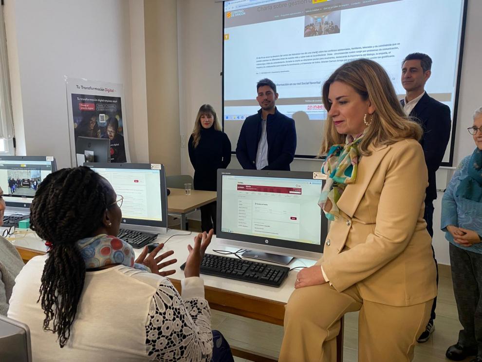 La consejera de Empleo, Ciencia y Universidades en la visita al Programa de Empleo del INAEM “Entabán” en Barbastro. Foto DGA