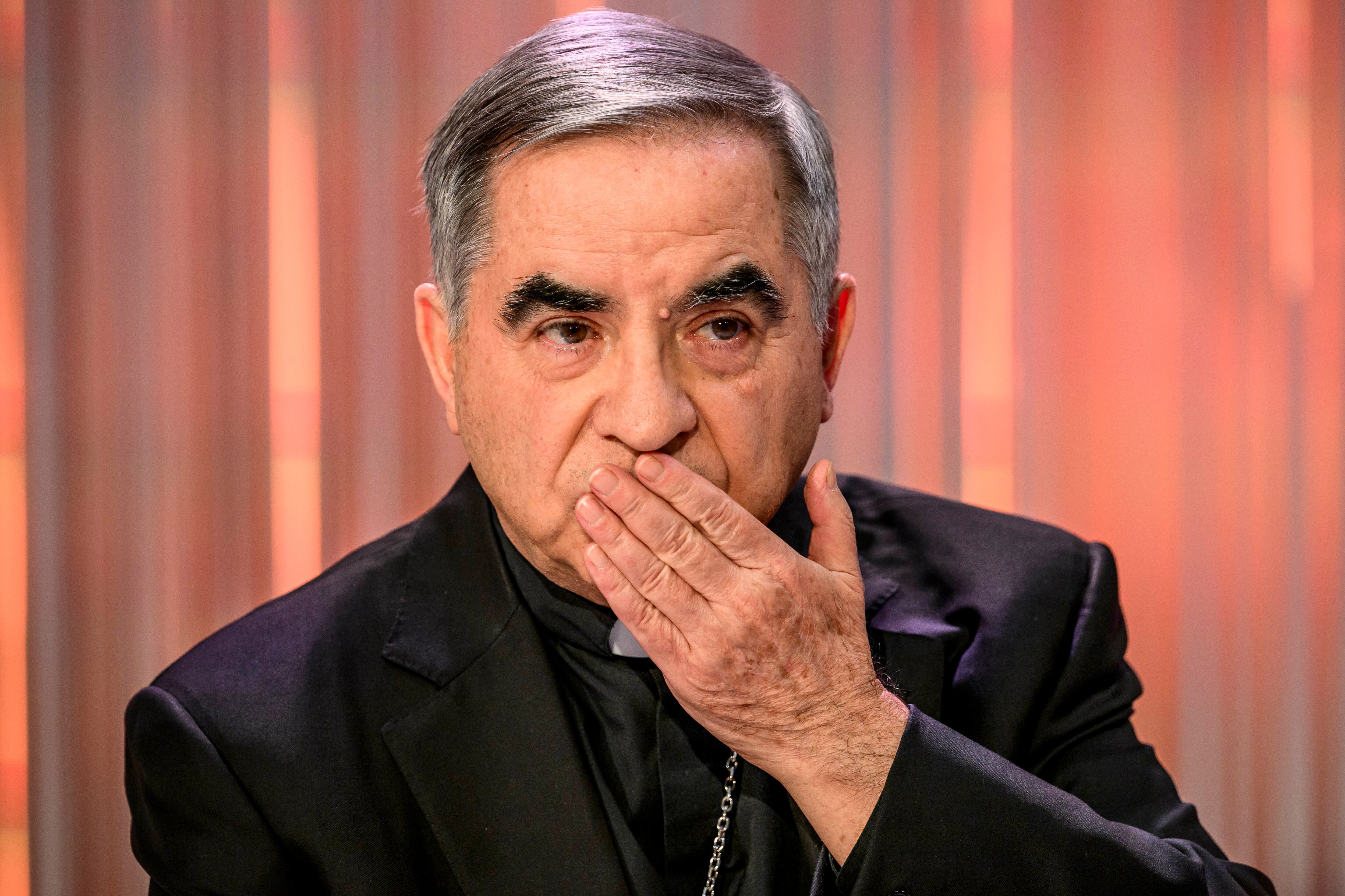 El cardenal italiano Angelo Becciu en un programa de televisión en 2023. Antonio Masiello/Getty Images.