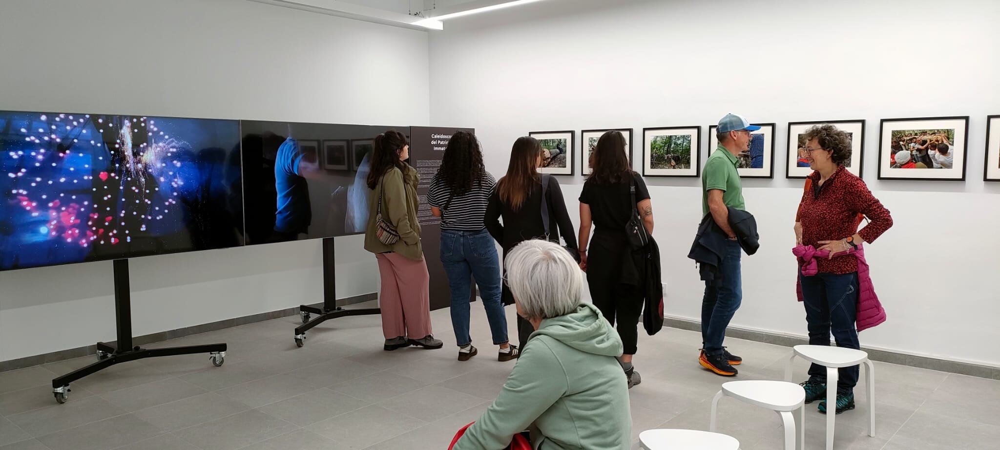 Público en una de las exposiciones del Centro de Arte Contemporáneo