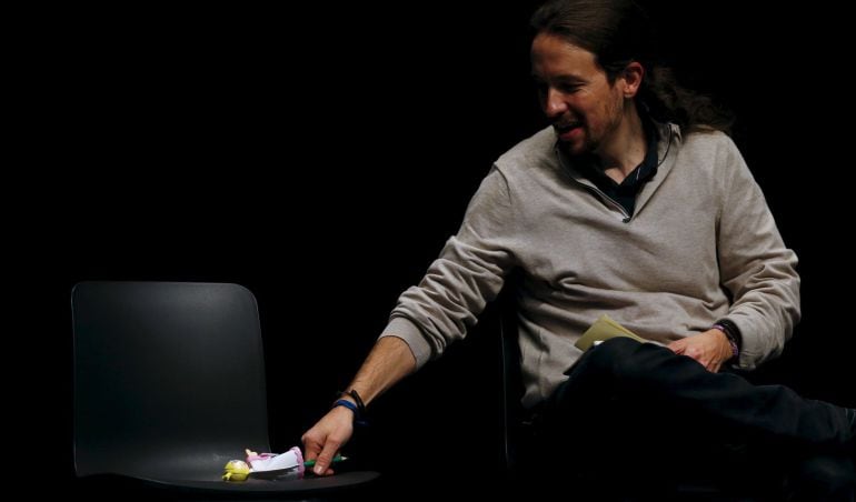 El líder de Podemos, Pablo Iglesias, inicia conversaciones con Pedro Sánchez.