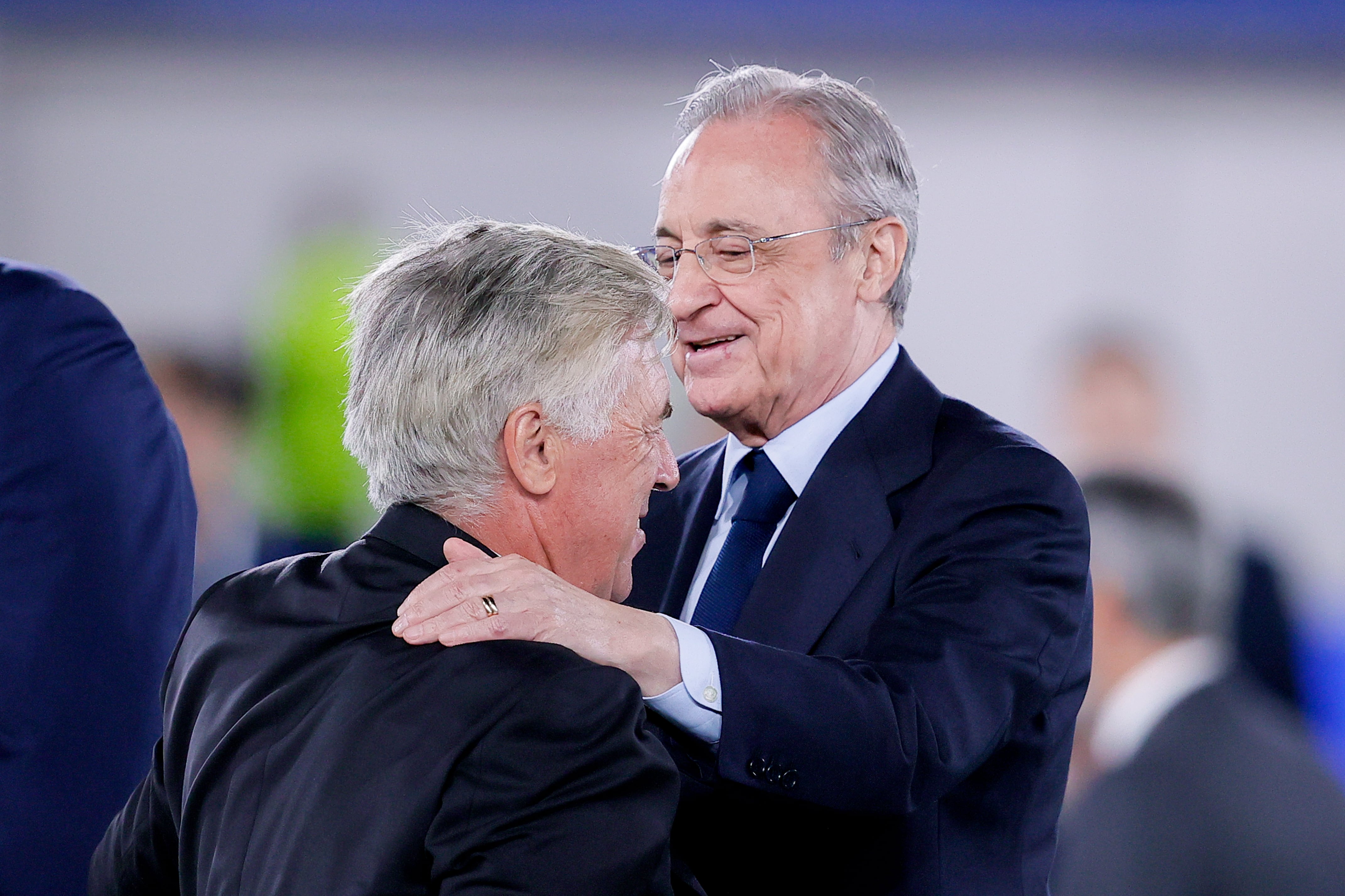 Florentino Pérez y Carlo Ancelotti se saludan, el pasado 10 de agosto tras la Supercopa de Europa.