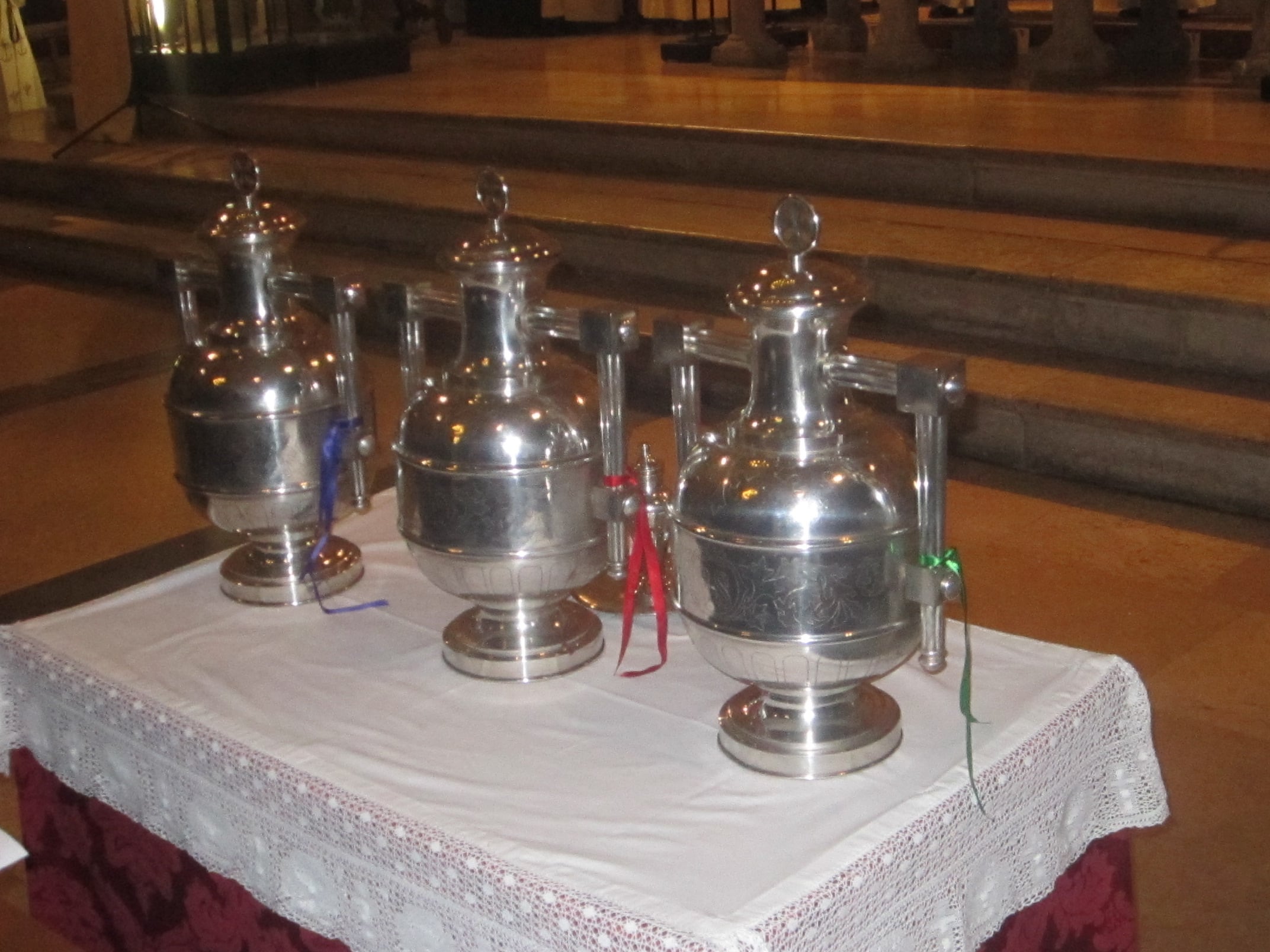 La consagración de óleos es protagonista este martes en la Semana Santa de Barbastro.