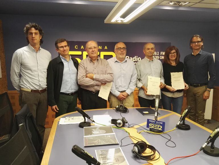 Foto de familia con los premiados en el concurso