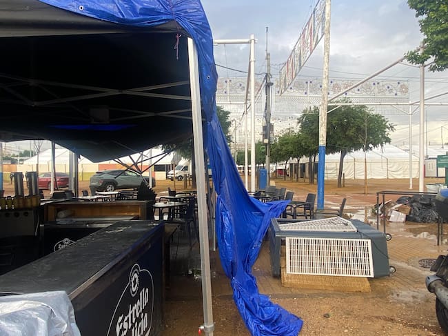 Desperfectos en la feria a consecuencia del viento (Ángel Muñoz)