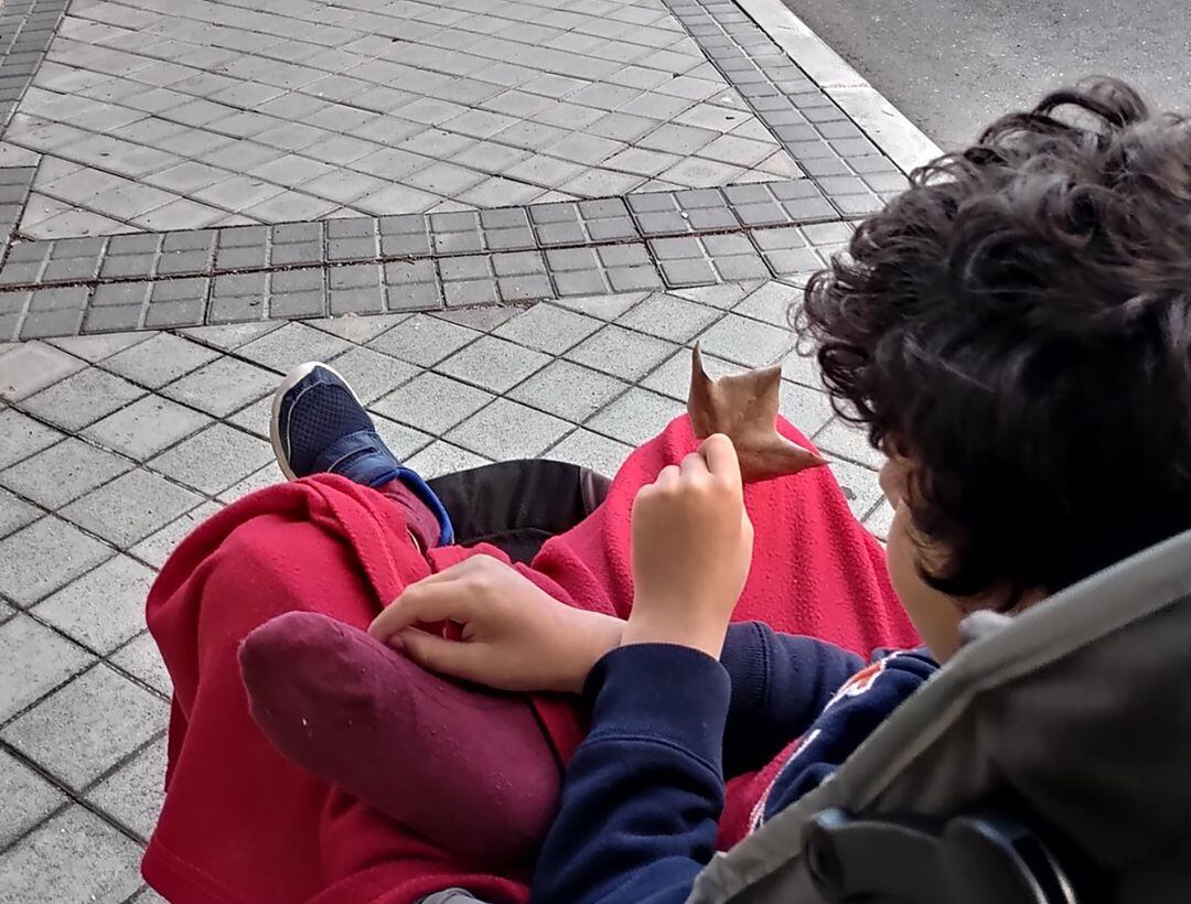 Sergio, de 11 años, en su silla