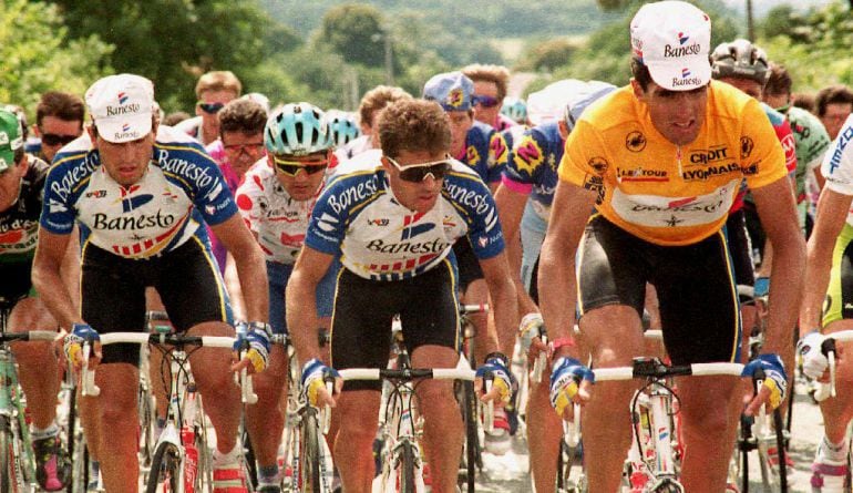 Miguel Indurain y Perico Delgado, compartido cabecera de pelotón durante una etapa del Tour de Francia