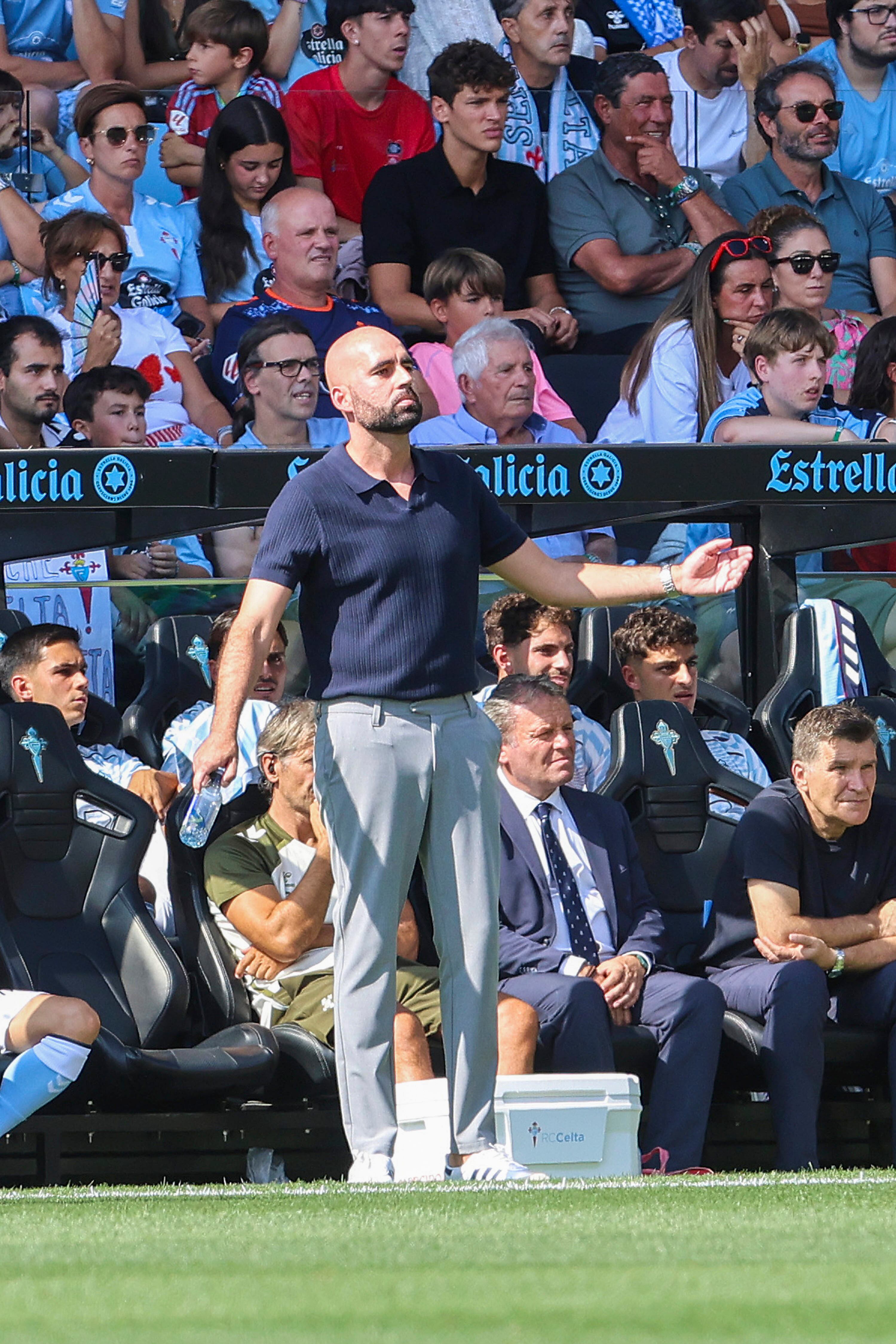 VIGO, 17/08/2025.- El entrenador del Celta Claudio Giráldez durante el partido de la primera jornada de LaLiga que Celta de Vigo y Getafe CF disputan este domingo en el estadio de Balaídos. EFE/ Salvador Sas
