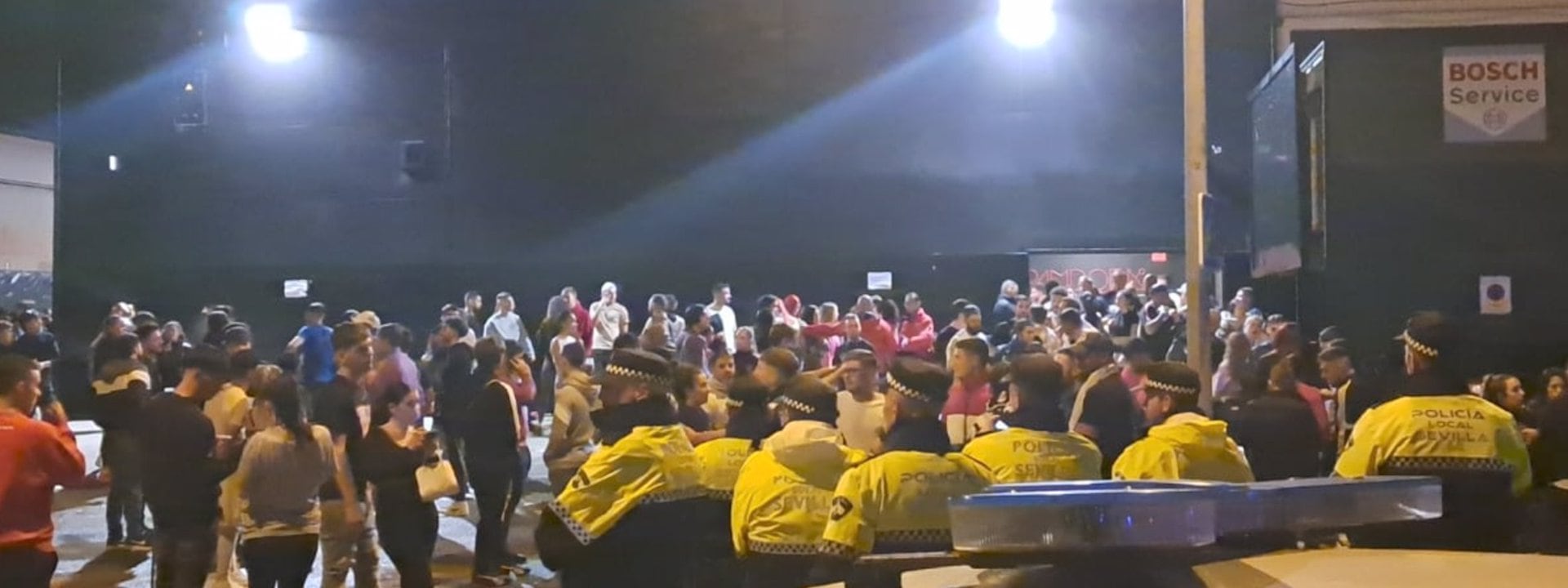 Desalojo de la discoteca de la calle Gramil.