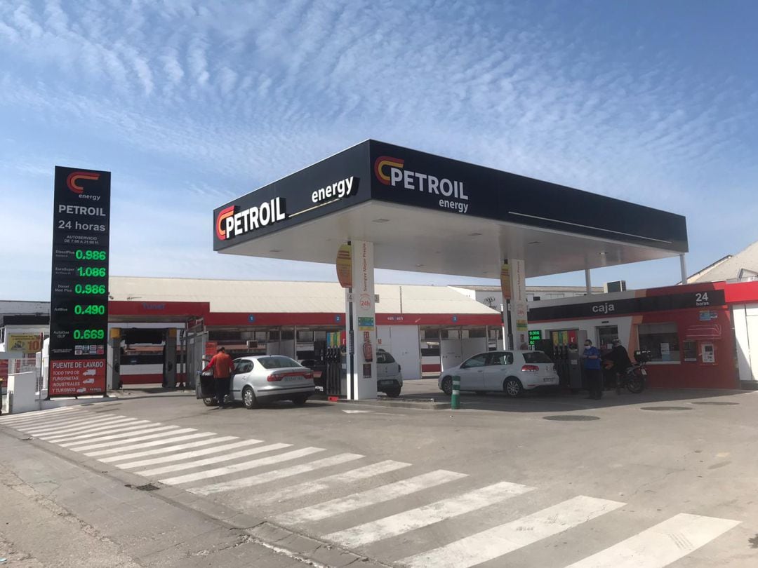 Gasolinera Petroil del Granadal