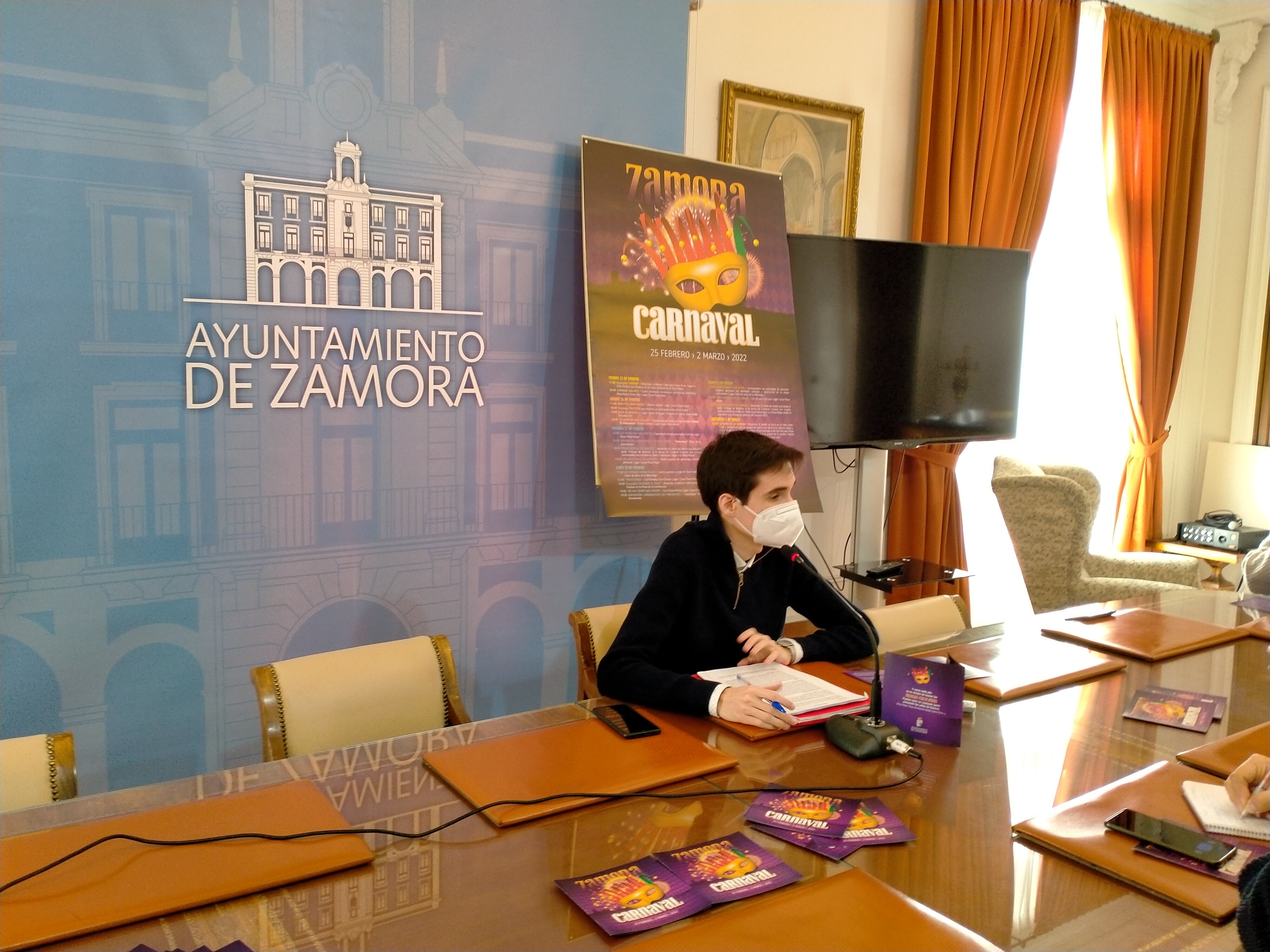 El Concejal de Fiestas del Ayuntamiento de Zamora, Sergio López, durante la presentación del Carnaval 2022