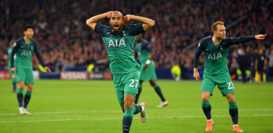 Lucas Moura celebra un gol ante el Ajax