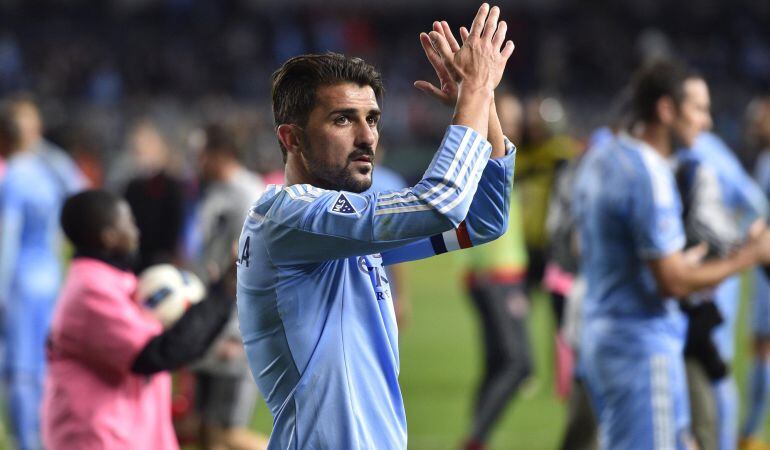 David Villa aplaude a la afición estadounidense