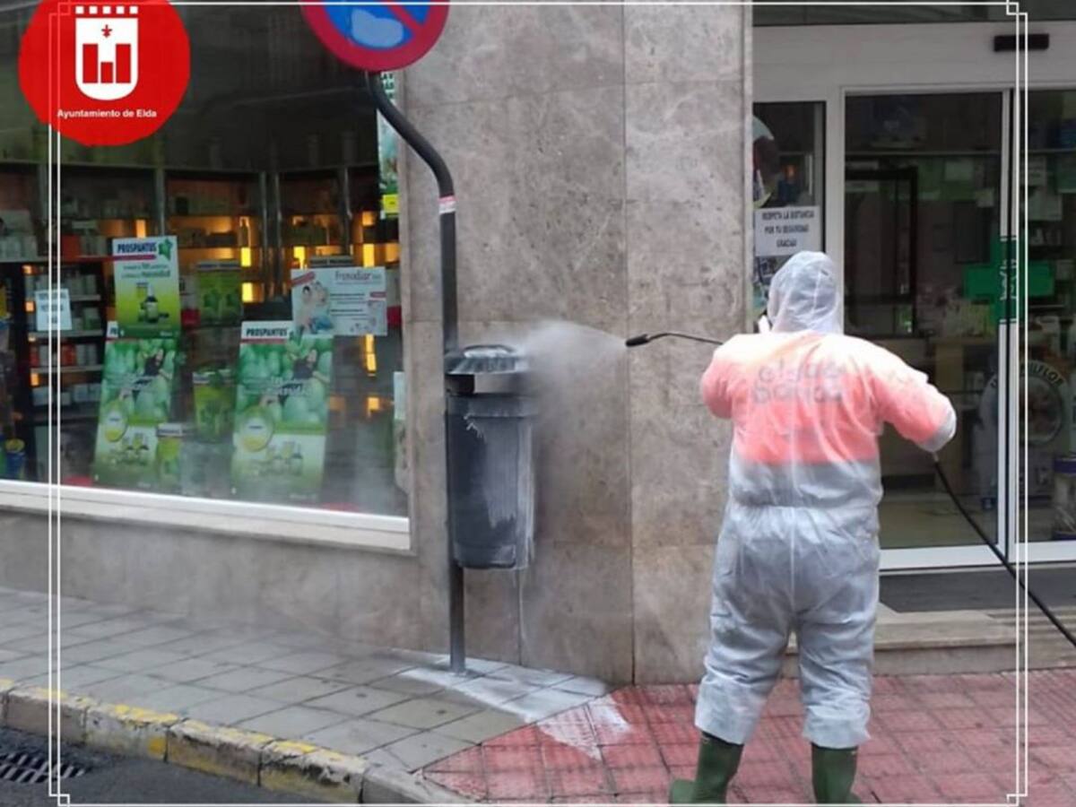 Fobesa realiza en Elda, una recogida especial de residuos en las viviendas con pacientes con coronavirus