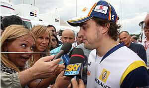 Alonso atiende a los periodistas tras la clasificación