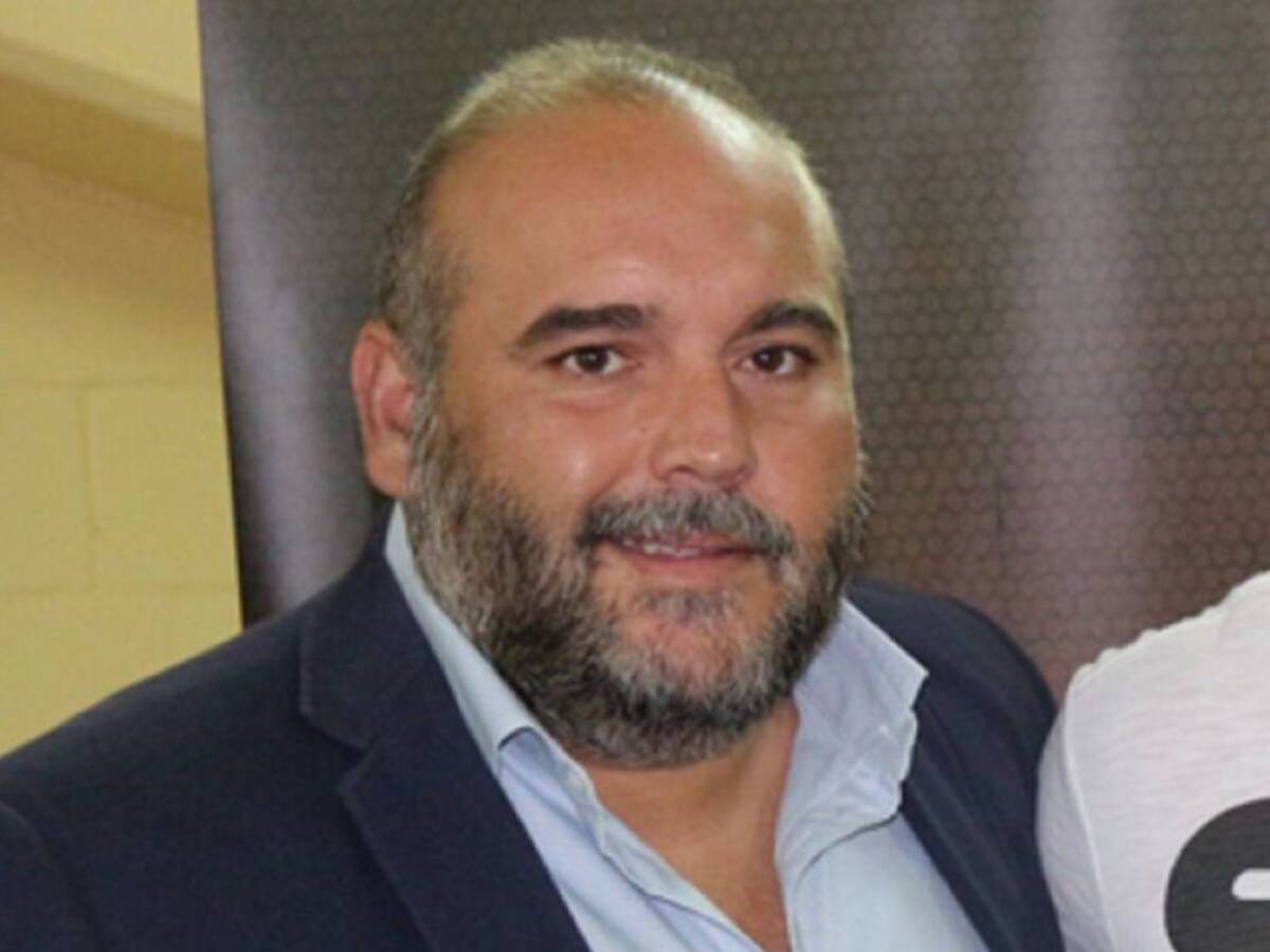 Sánchez Breis: "Si encontramos un lateral que pueda complementarse con Forniés, trataríamos de ficharle"