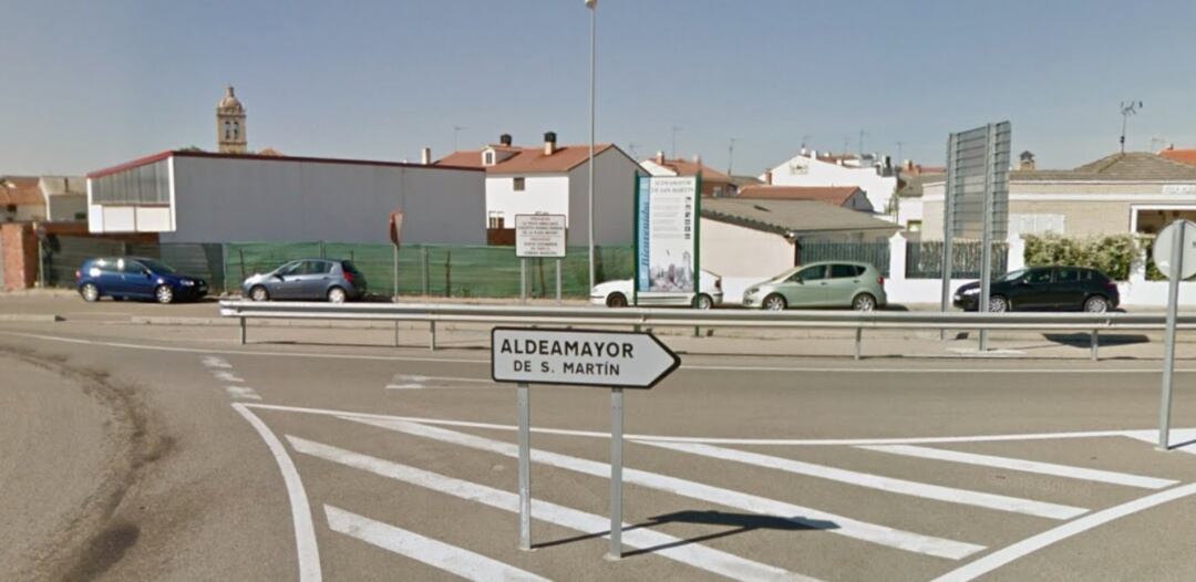 Acceso a Aldeamayor de San Martín