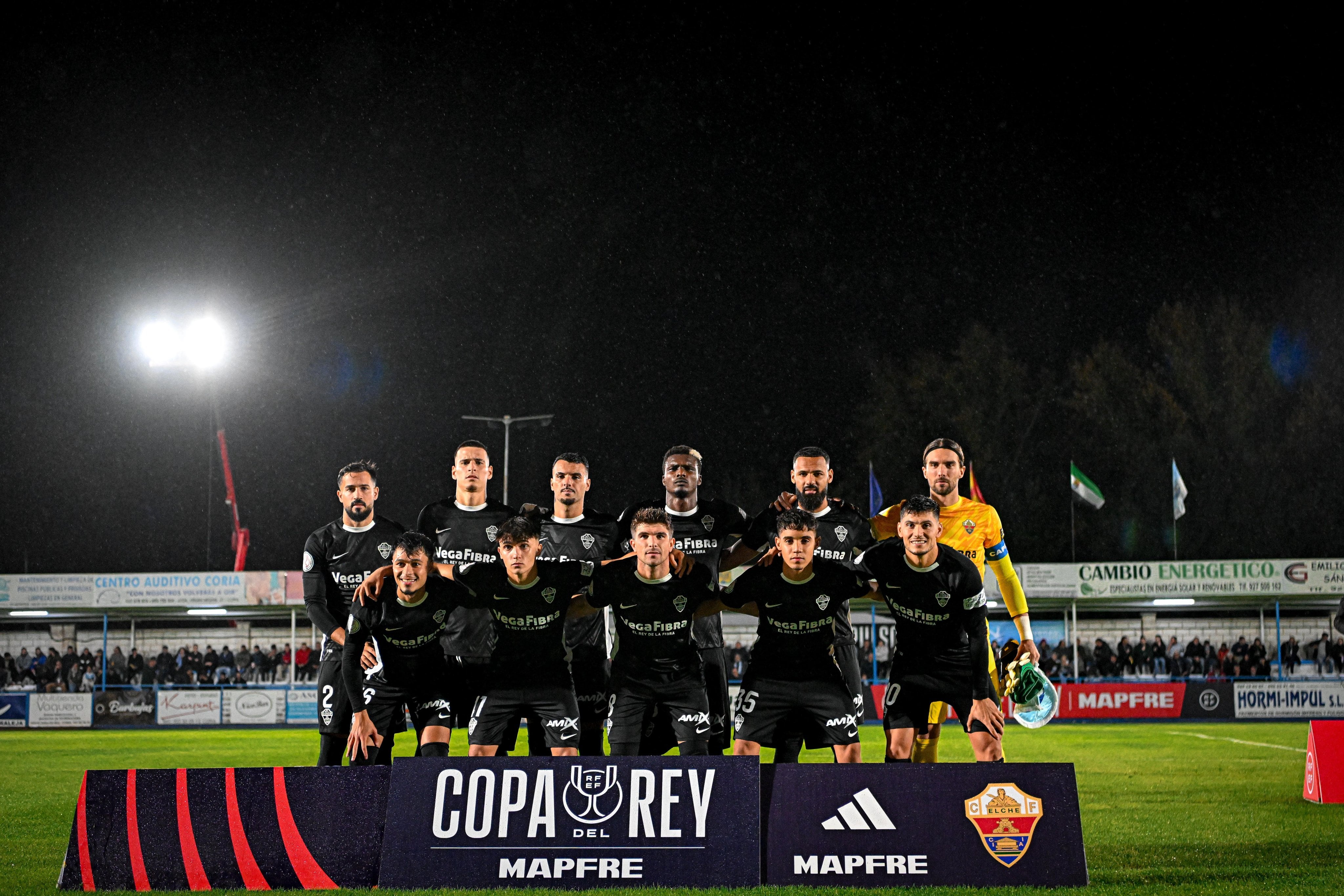 El once inicial del Elche en la primera cita copera de la temporada en Coria