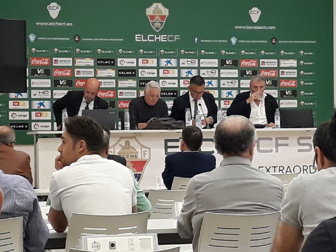 Un momento de la Junta Extraordinaria de Accionistas del Elche CF