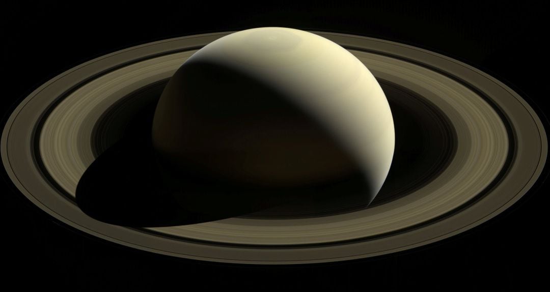 Cassini revela uno de los grandes misterios sobre Saturno.