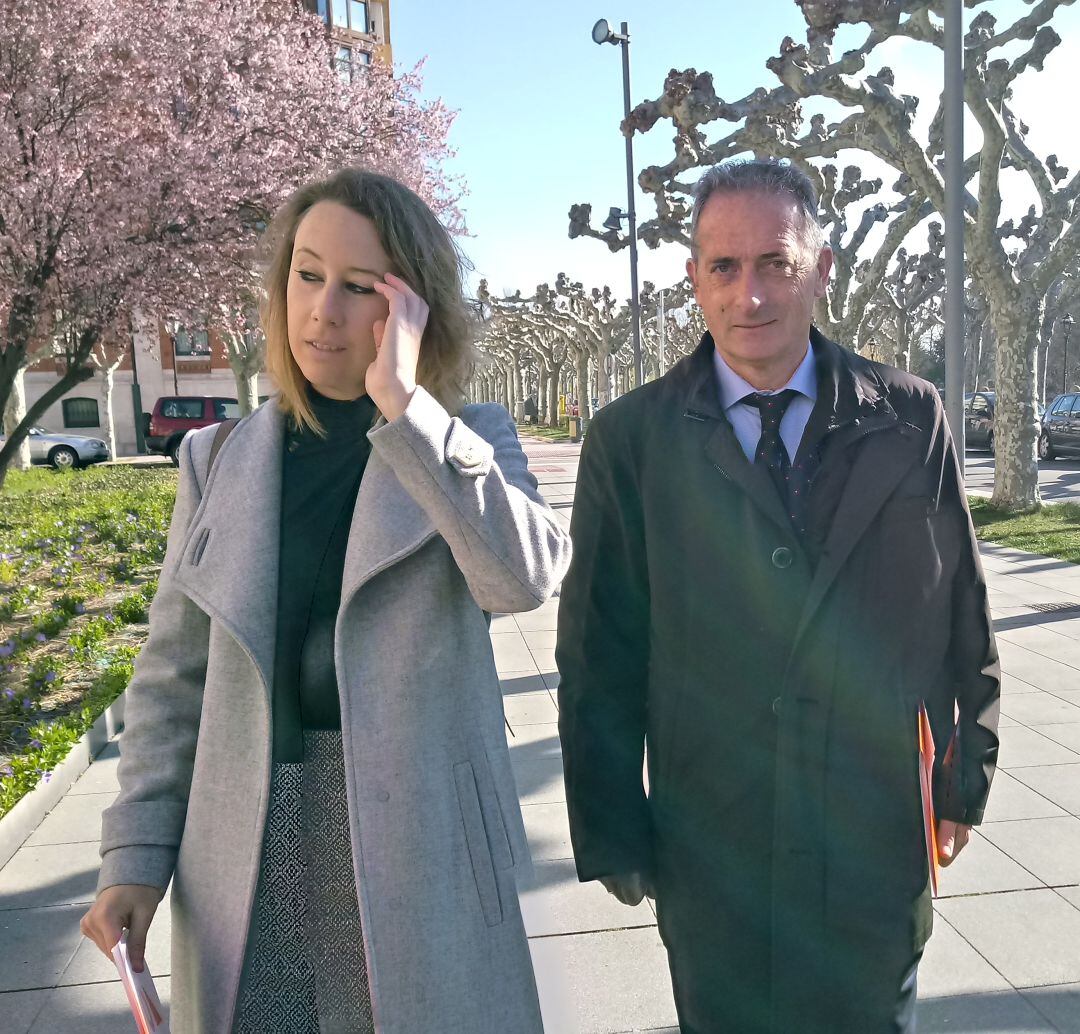 Aurora Nacarino-Brabo, candidata al Congreso y Julián Ruiz, candidato al Senado