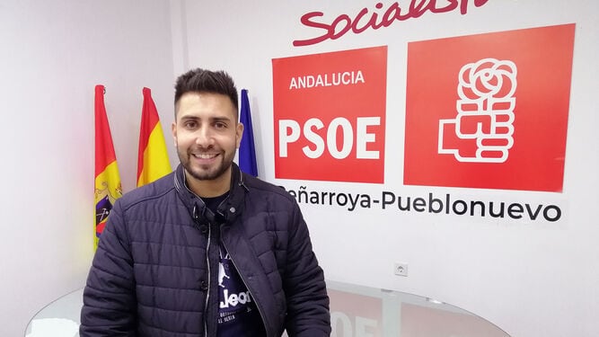 Víctor Pedregosa, en la sede del PSOE de Peñarroya