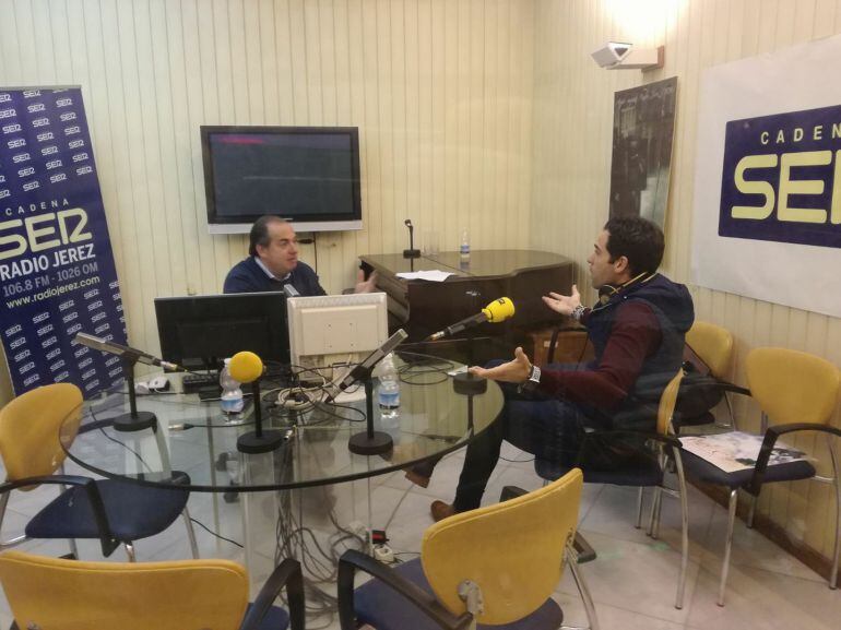 Ismael Jordi, durante la entrevista en Radio Jerez con Eugenio Camacho