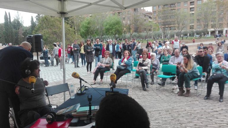 A Vivir Aragón se ha emitido desde el exterior del Palacio de La Aljafería de cara al público 