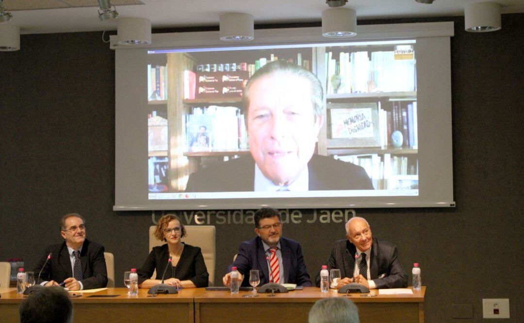 Momento de la ponencia de Federico Mayor Zaragoza.