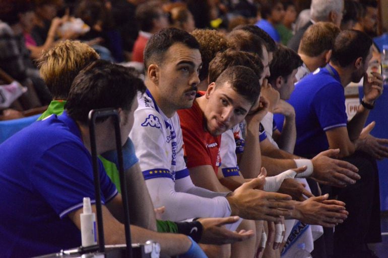 Alex Costoya se tuvo que retirar lesionado