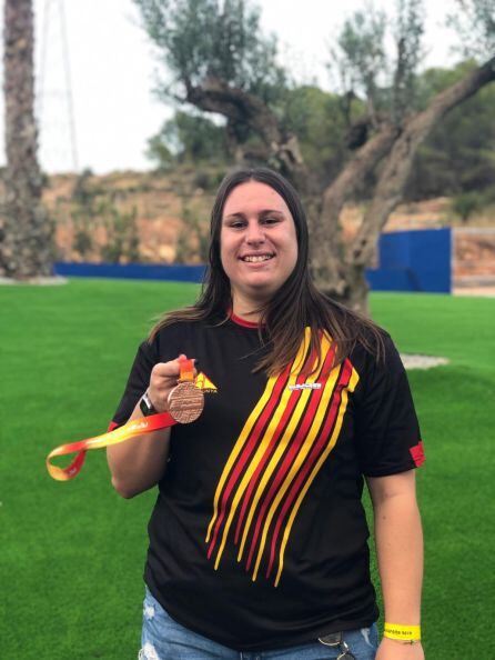 Judit Prats con la medalla de bronce