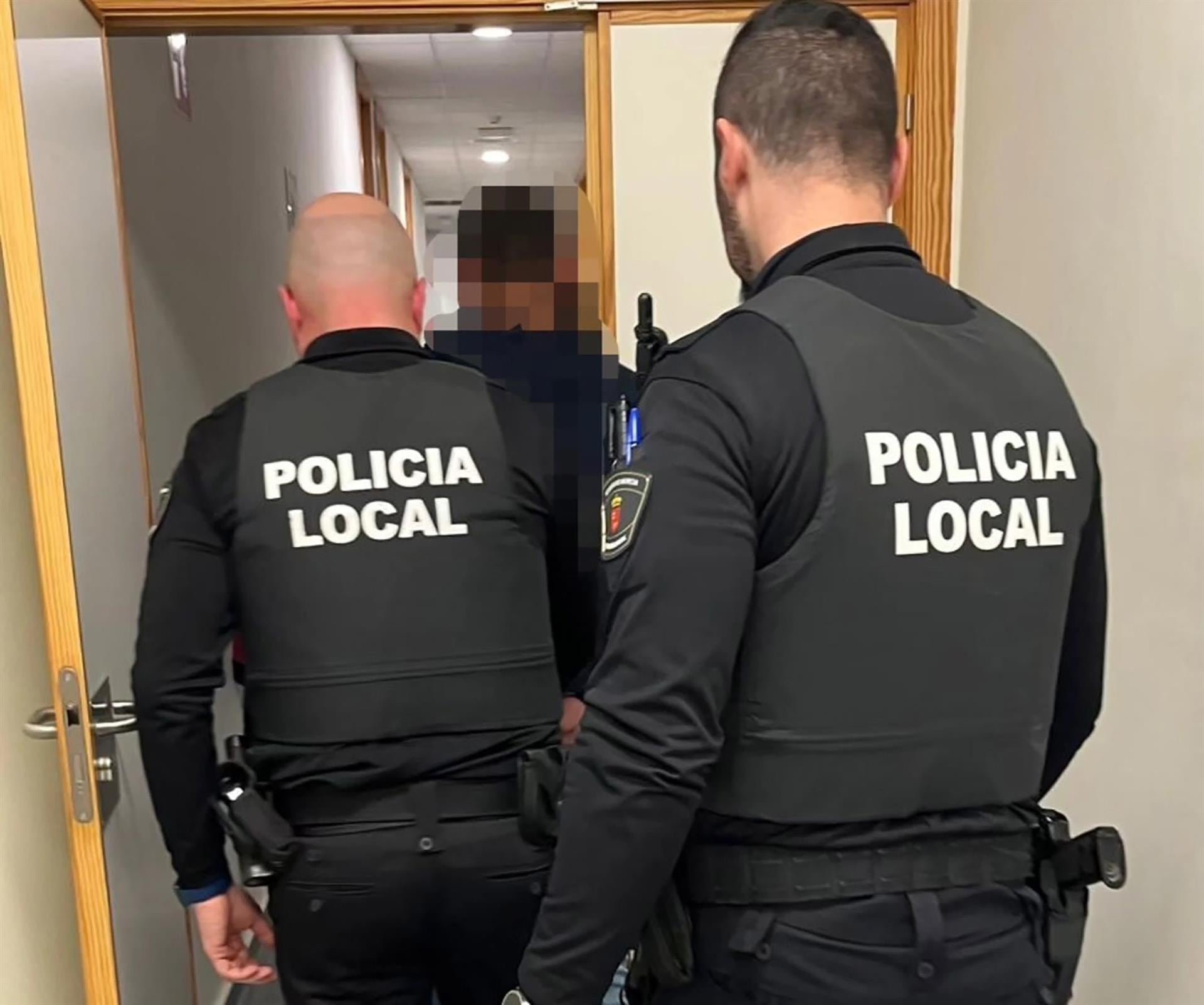 Imagen del detenido en comisaría