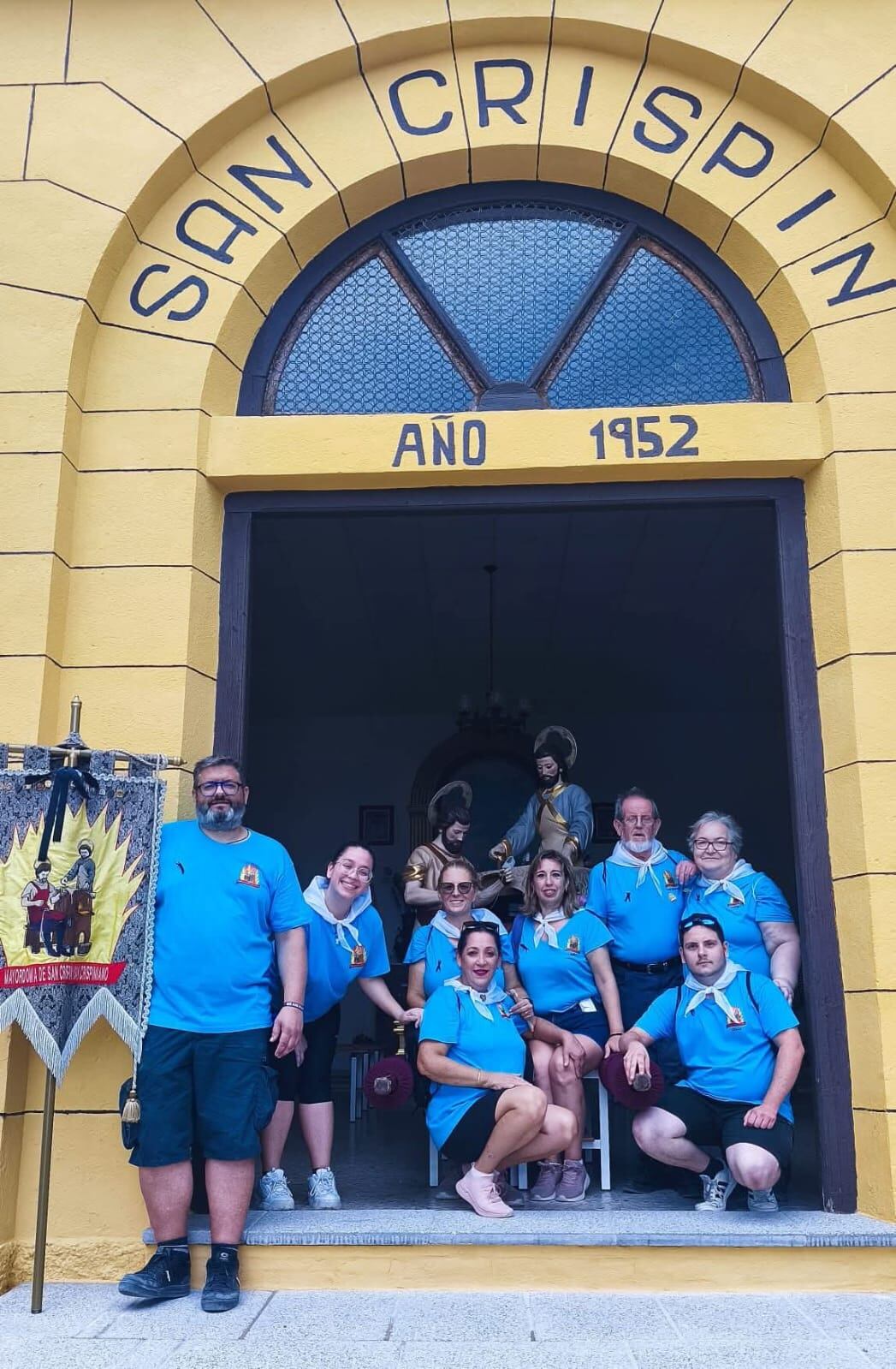 La Mayordomía de San Crispín y San Crispiniano, al completo.