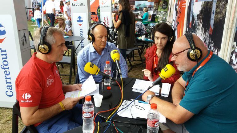 Un momento de ASTURIAS HOY POR HOY desde el Punto de Encuentro CARREFOUR